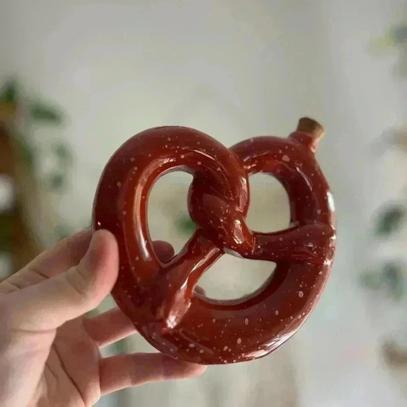 Ceramic Pretzel Flask with Cork Stopper – Whimsical and Fun! - Picture 4 of 5